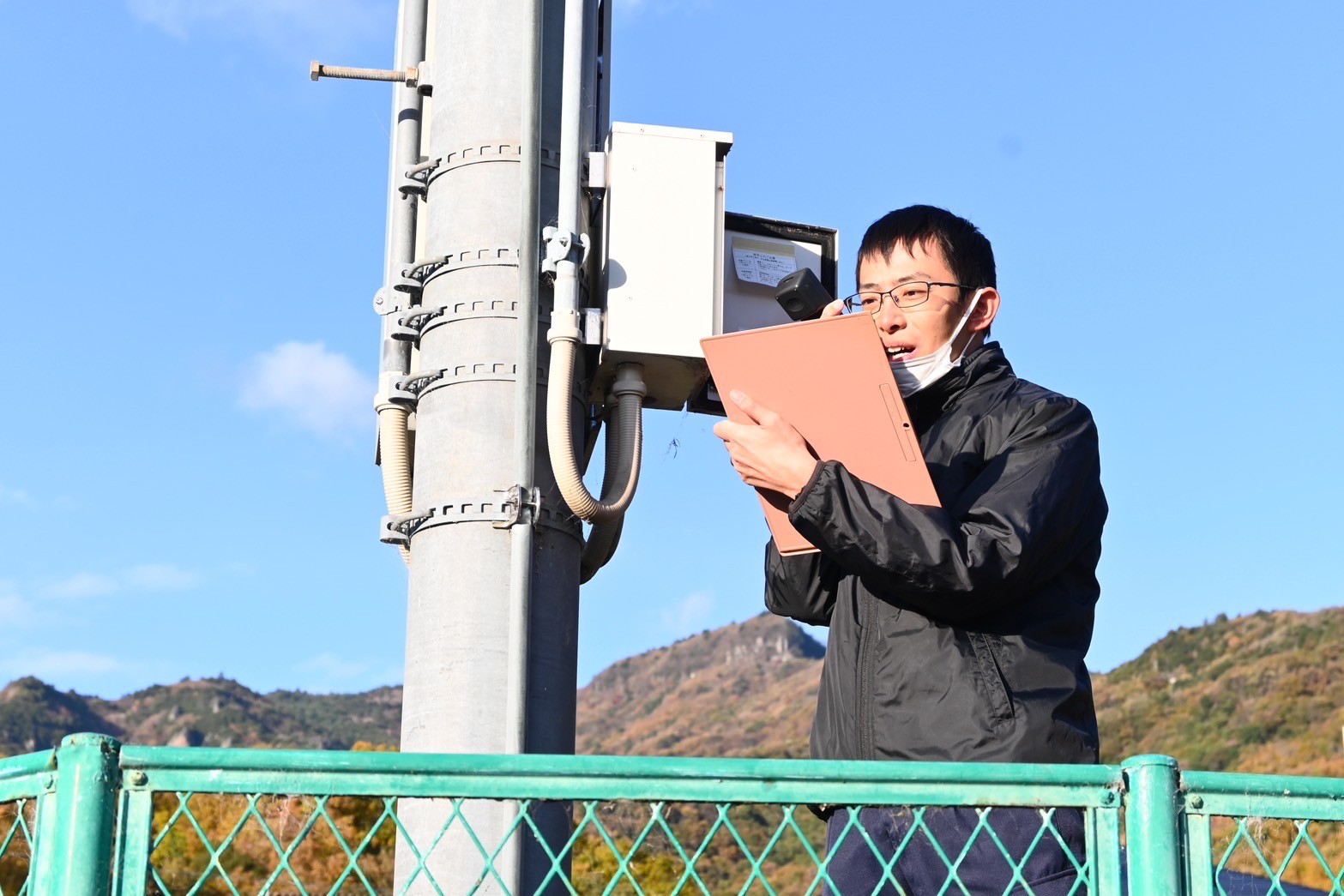 地区放送を活用する様子の写真