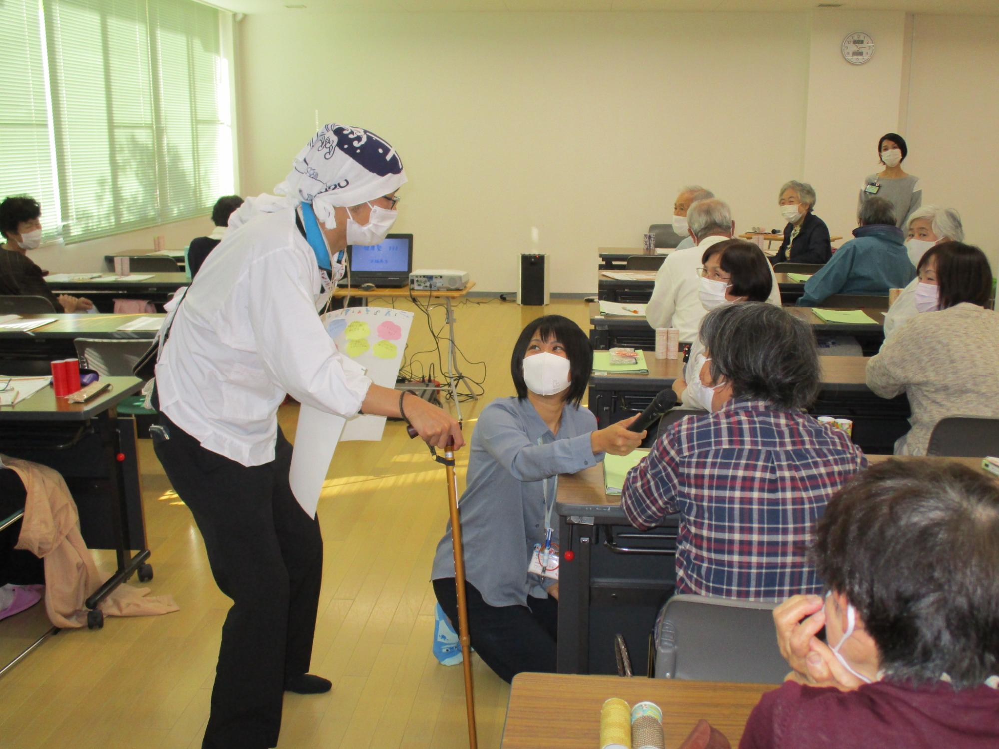 こまめ隊養成塾での寸劇の様子の写真