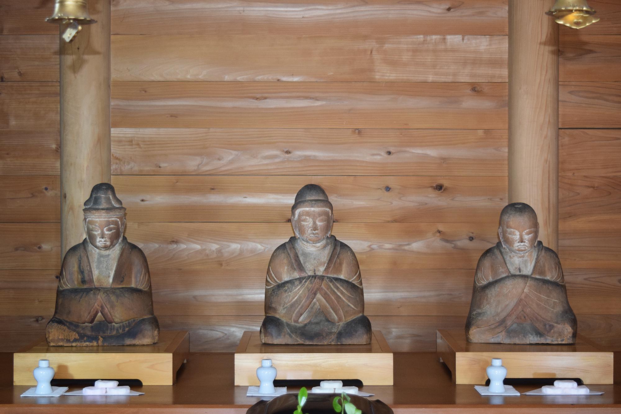 木造伝池田八幡本地仏座像