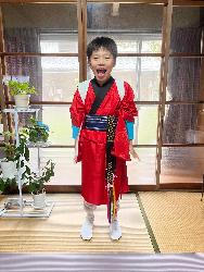 太鼓襦袢を着る息子さん