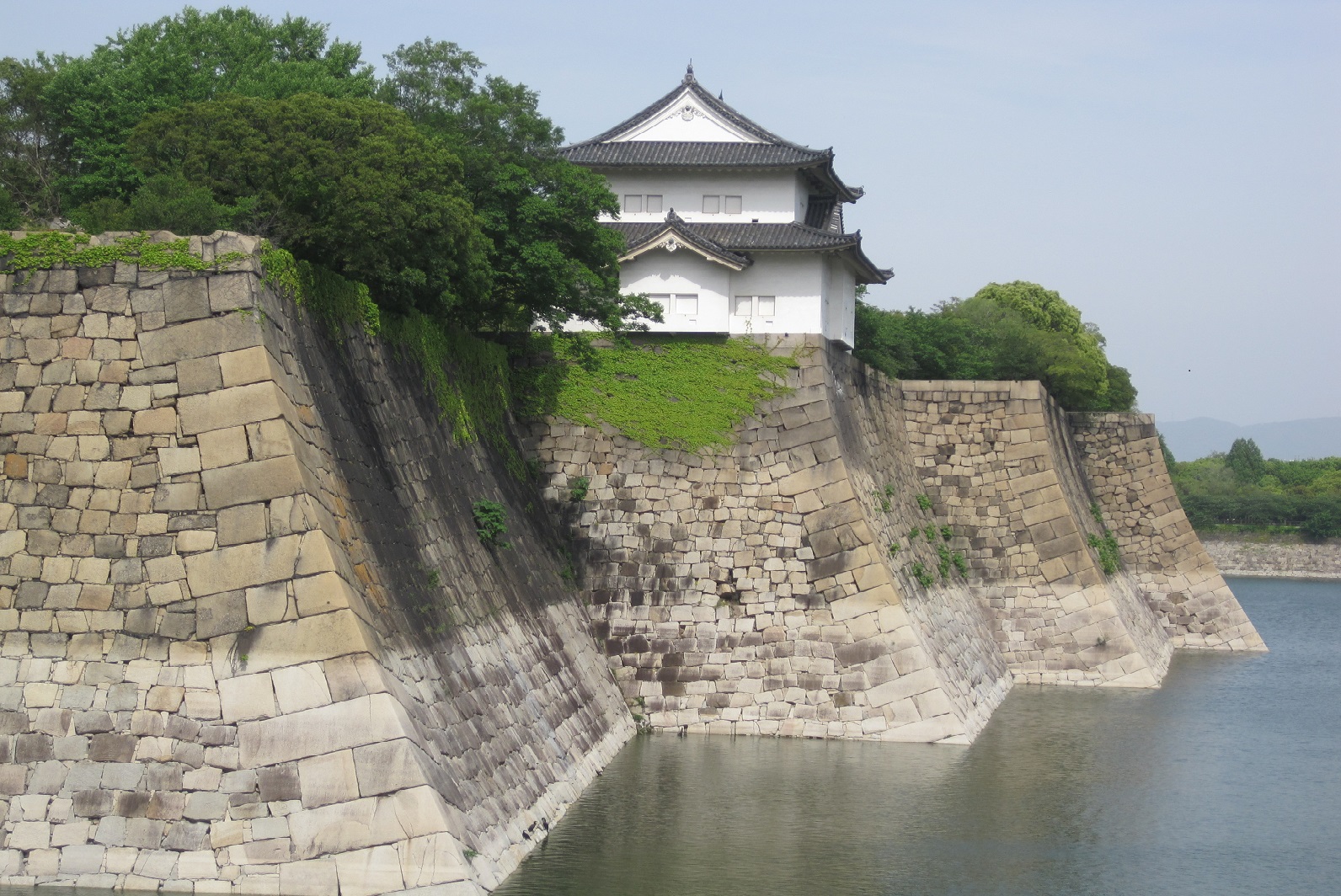 大坂城の石垣と櫓