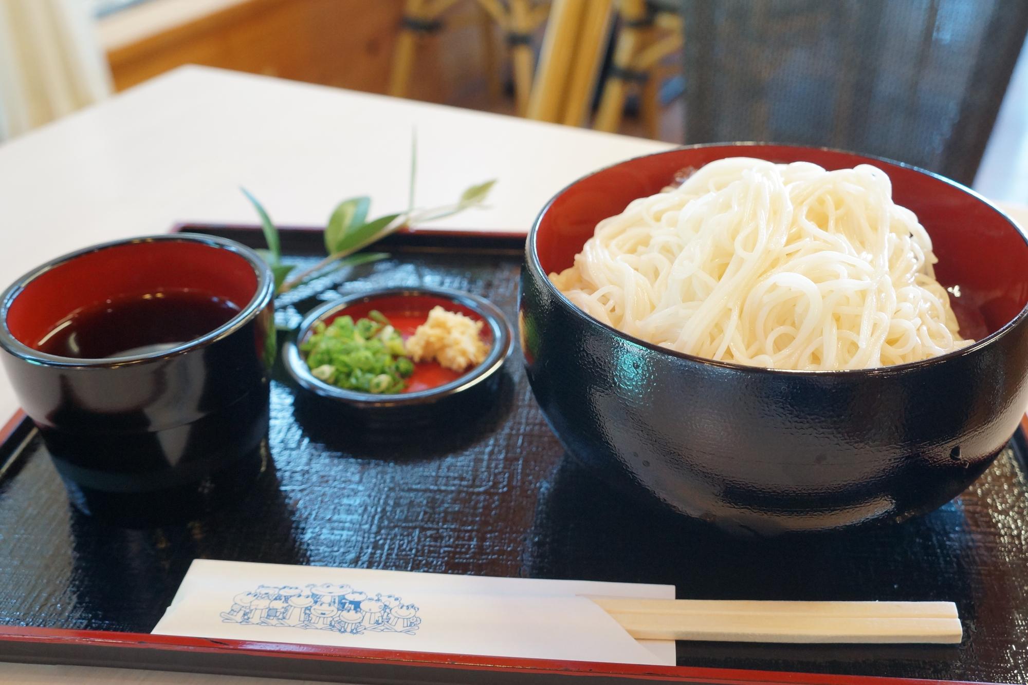 ふるさと村軽食コーナーで食べられる生そうめんの写真