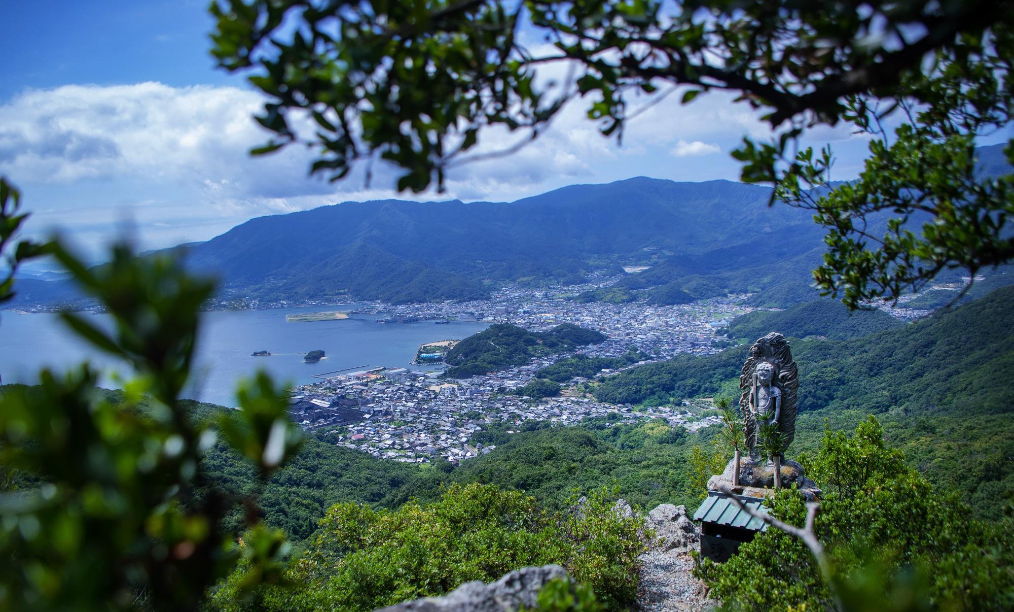 碁石山から景色を見渡した写真