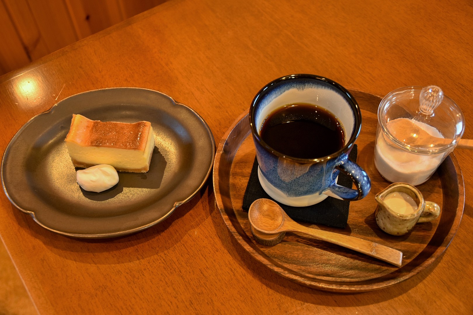 はちはち珈琲で食べることができるケーキセットの写真