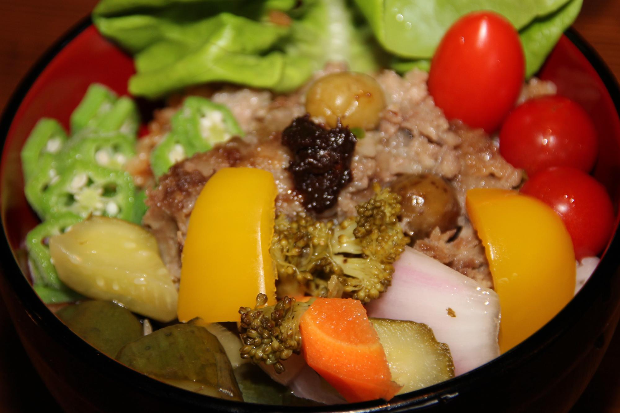 ヤマサン醤油の気まぐれ麹部屋で食べることができるひしお丼の写真