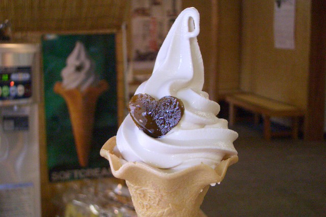 つくだに屋さん2号店の一番人気の佃煮ソフトクリームの写真