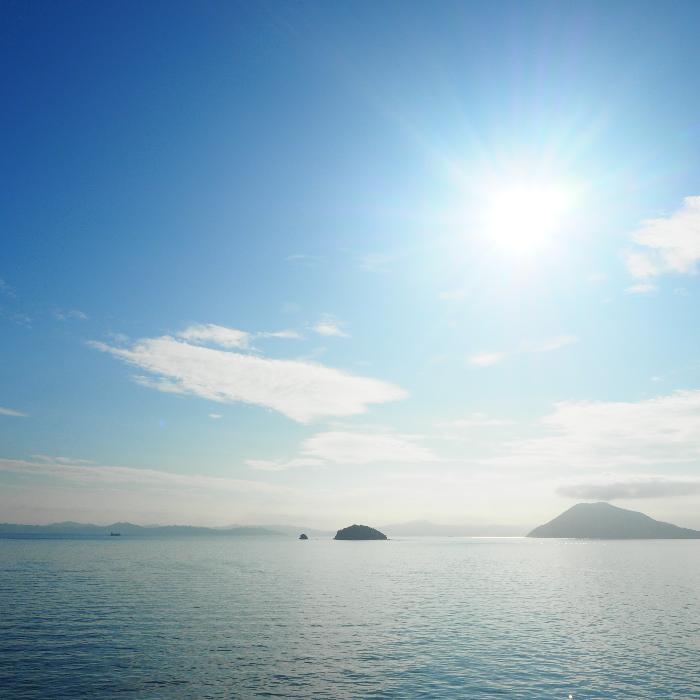 晴れた日の瀬戸内海の写真