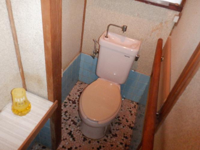 House in Shodoshima, Kagawa: Toilet