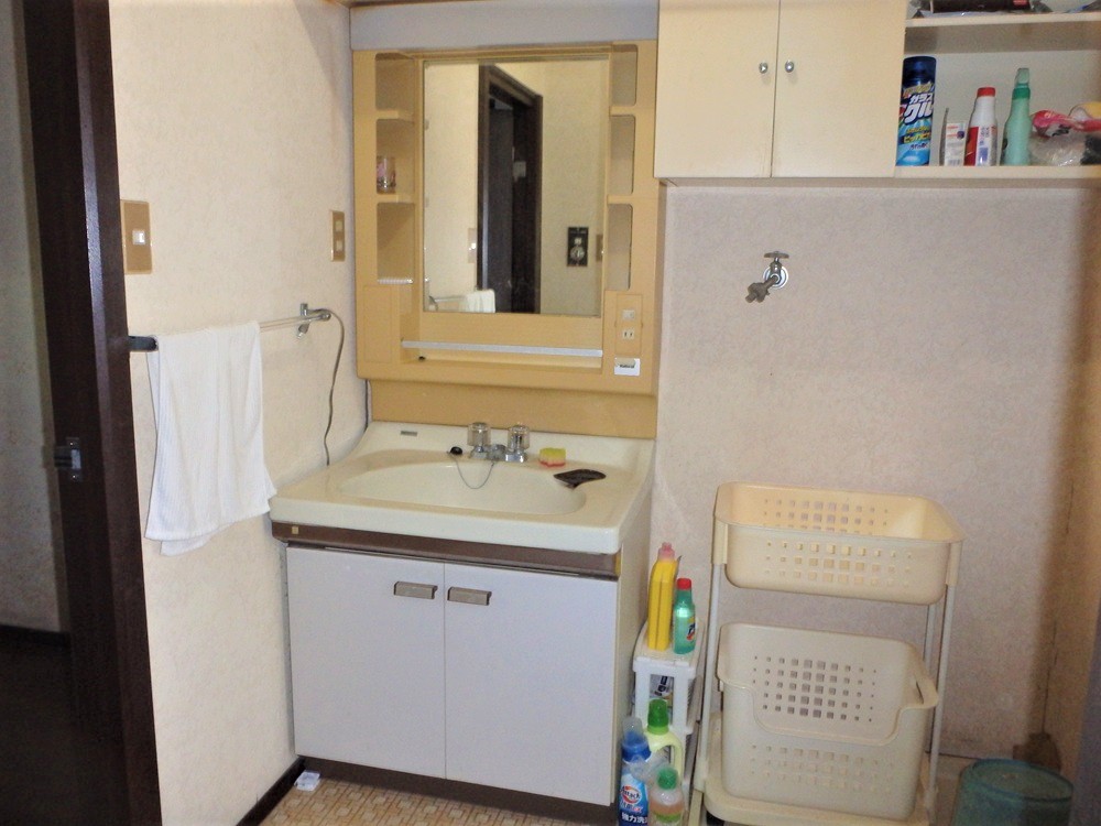 House in Shodoshima, Kagawa: Washroom