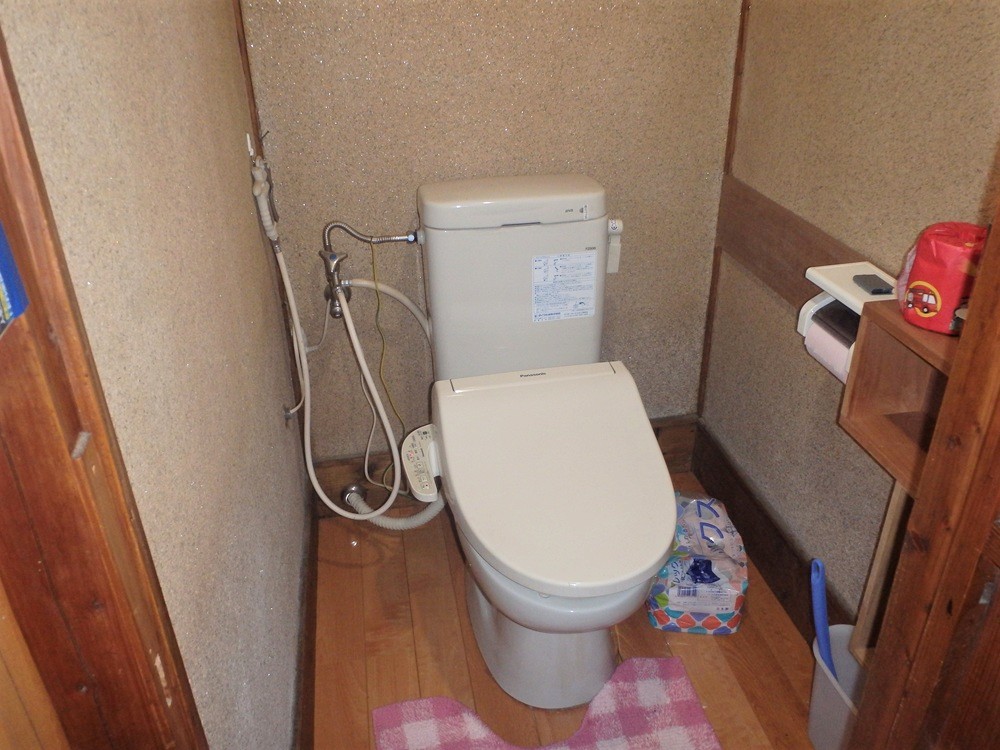 House in Shodoshima, Kagawa: Toilet