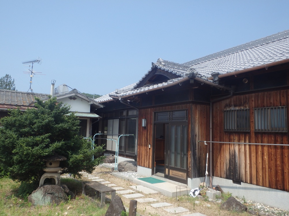 House in Shodoshima, Kagawa: Entrance