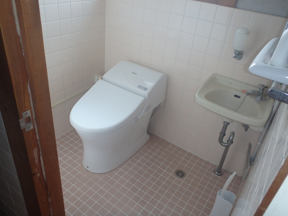 House in Shodoshima, Kagawa: Toilet